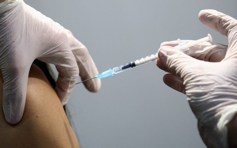 Σε ανοδική πορεία οι εμβολιασμοί – Τι δείχνουν οι αριθμοί