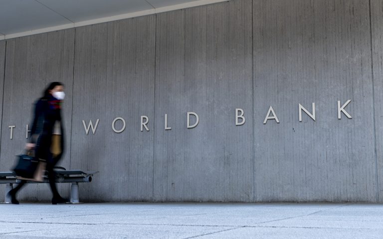 Παγκόσμια Τράπεζα: Εκρηκτικό κοκτέιλ για τη διεθνή οικονομία – Ξυπνά μνήμες από τα 70s