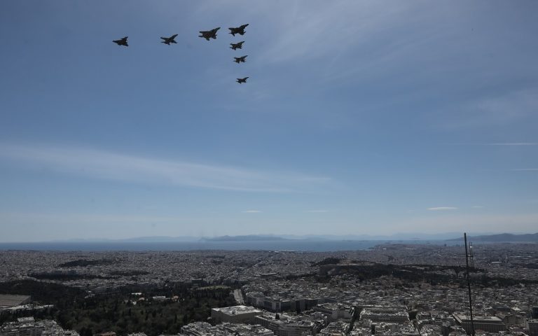 Γιατί πετούν μαχητικά αεροσκάφη στον ουρανό της Αθήνας