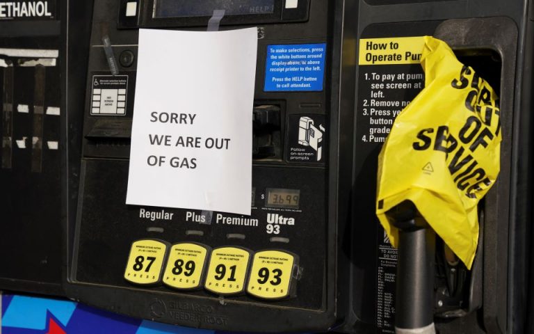 ΗΠΑ: Πανικός στα πρατήρια βενζίνης – Πάνω από τα 3 δολάρια η βενζίνη για α’ φορά εδώ και 6 χρόνια
