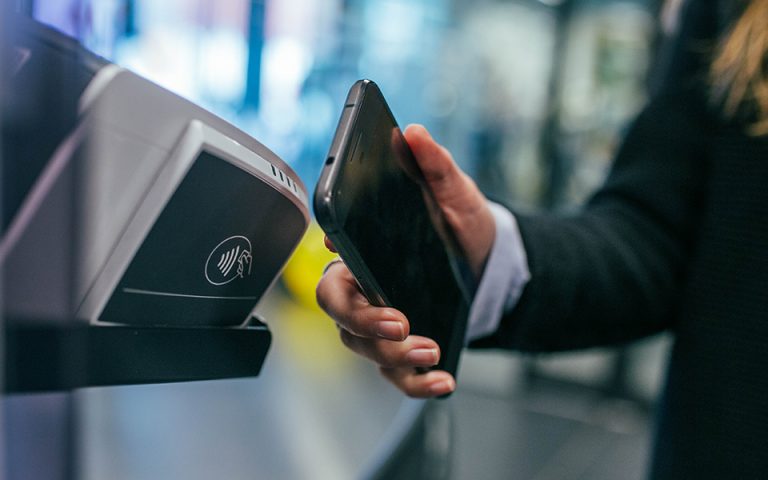 Οι κάρτες Eurobank μπαίνουν στο Apple Pay