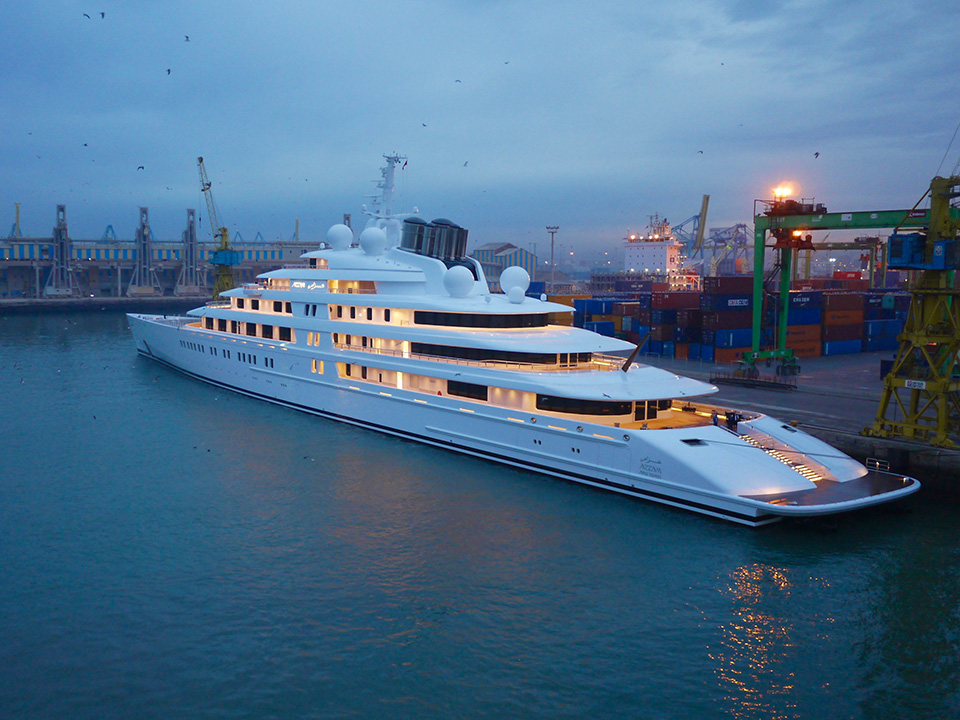 Τρία σκάφη που είναι πιο ακριβά από εκείνο του Τζεφ Μπέζος | Moneyreview.gr