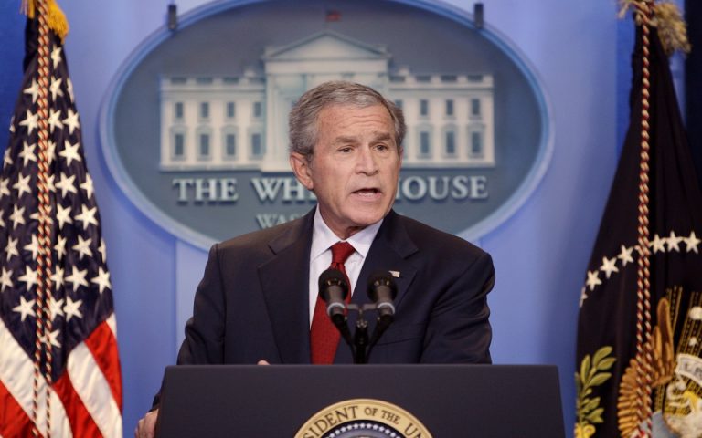 «Βαθιά λύπη» για τις εξελίξεις στο Αφγανιστάν εκφράζει ο Τζορτζ Μπους