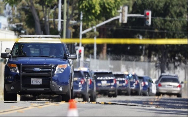 Καλιφόρνια: Τουλάχιστον 8 νεκροί από την επίθεση ενόπλου