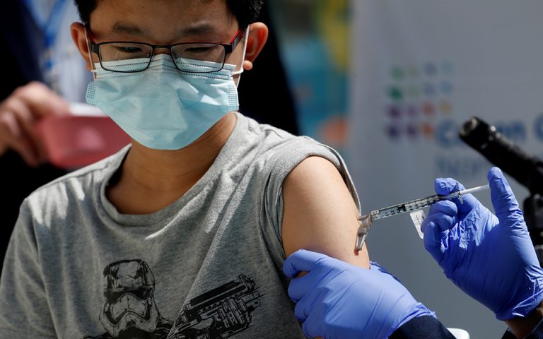 Ισπανία: Ξεκινά εμβολιασμούς παιδιών τον Αύγουστο