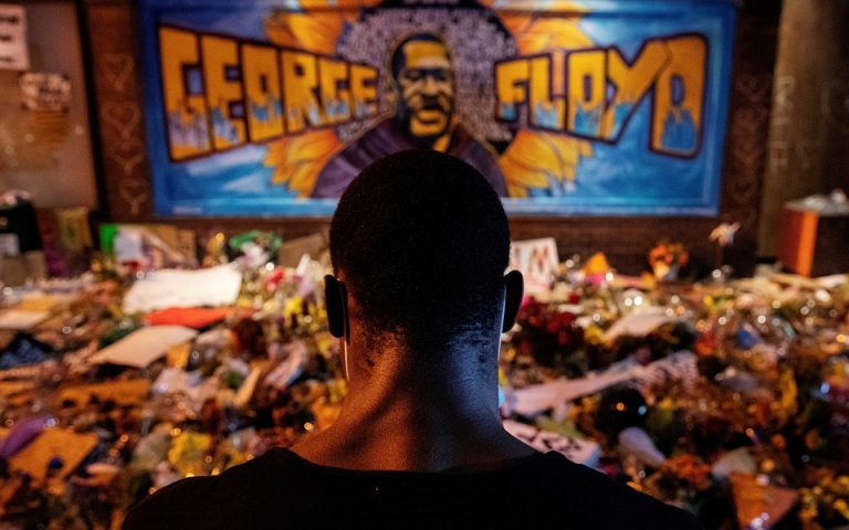 Τζορτζ Φλόιντ: Ένας χρόνος από τη δολοφονία του – Τι έχει αλλάξει στις ΗΠΑ