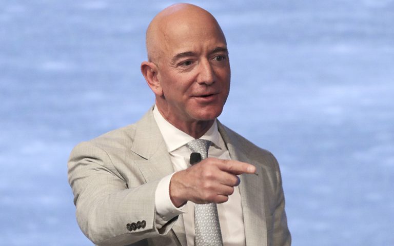 J. Bezos: Η πρώτη επένδυση στο ηλεκτρονικό εμπόριο της ΝΑ Ασίας