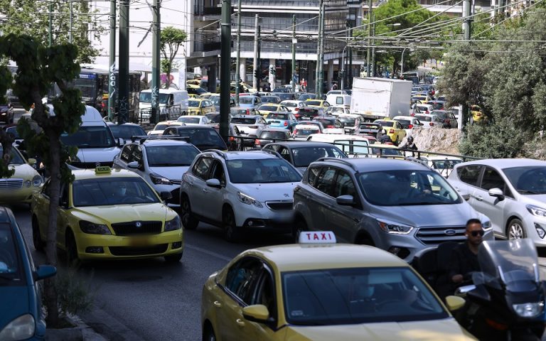 Κυκλοφοριακό κομφούζιο στο κέντρο της Αθήνας – Πού εντοπίζονται προβλήματα