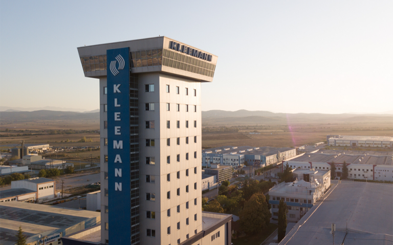 Στα χρώματα της γαλανόλευκης οι πύργοι της KLEEMANN σε Ελλάδα και Κίνα