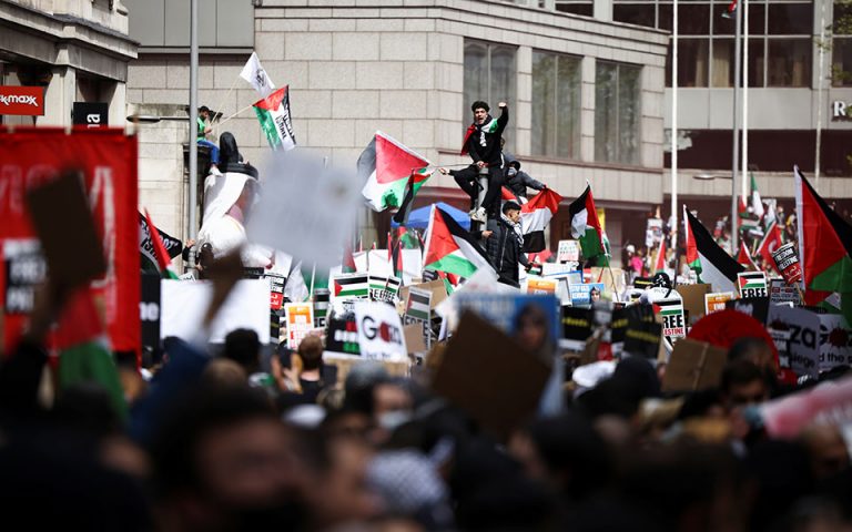 Λονδίνο: Χιλιάδες άνθρωποι σε διαδήλωση υπέρ των Παλαιστινίων