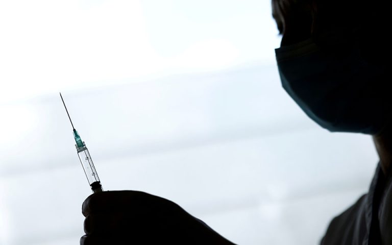 Αποτελεσματικά κατά της ινδικής μετάλλαξης τα εμβόλια Pfizer και Moderna