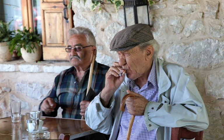 Δημογραφικό: Μεγαλύτερη μοναξιά για τις ηλικίες άνω των 65 ετών
