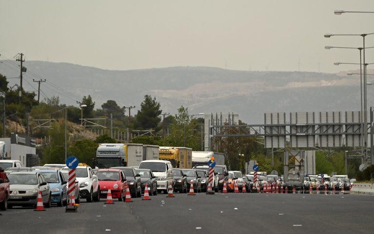 Όπου φύγει – φύγει: Πάνω από 125.000 οχήματα έφυγαν από την Αθήνα