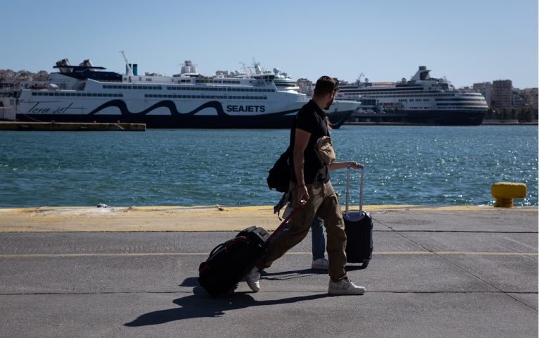 Αύξηση της επιβατικής κίνησης στα λιμάνια της Αττικής αναμένεται για το τριήμερο