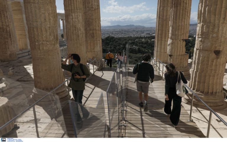 ΒΒC: Περιμένοντας ξανά τους τουρίστες στην Ελλάδα