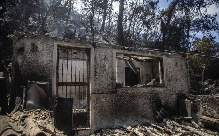Πυρκαγιά στο Σχίνο: Δύσκολη βραδιά για τους κατοίκους – Πώς ξεκίνησε η φωτιά