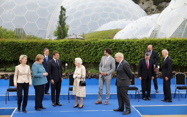 Η απίστευτη ερώτηση της Βασίλισσας Ελισάβετ προς τους ηγέτες του G7