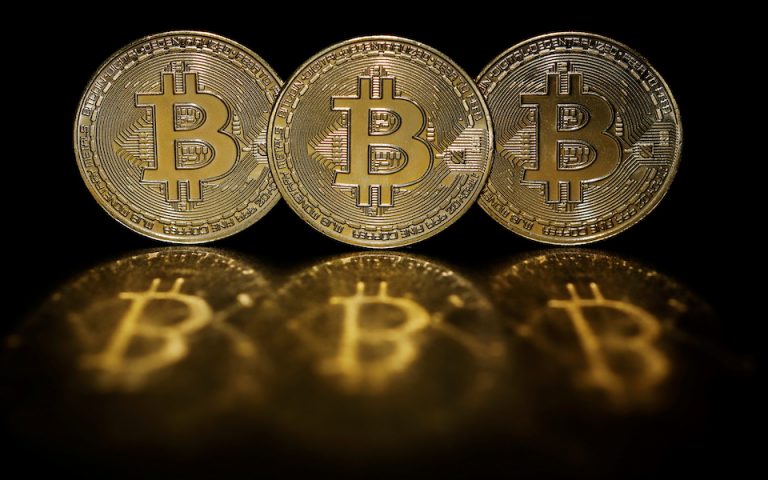 Sell off στα κρυπτονομίσματα – Σε χαμηλό ενός μήνα το Bitcoin