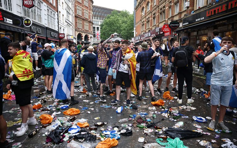 Euro 2021: Οι οπαδοί της Σκωτίας καθάρισαν το Λονδίνο (βίντεο)