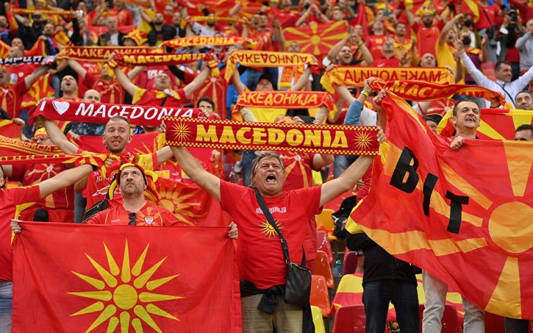 Η κρατική τηλεόραση της Βόρεια Μακεδονία αποκαλεί την εθνική ποδοσφαίρου και τη χώρα «Μακεδονία»