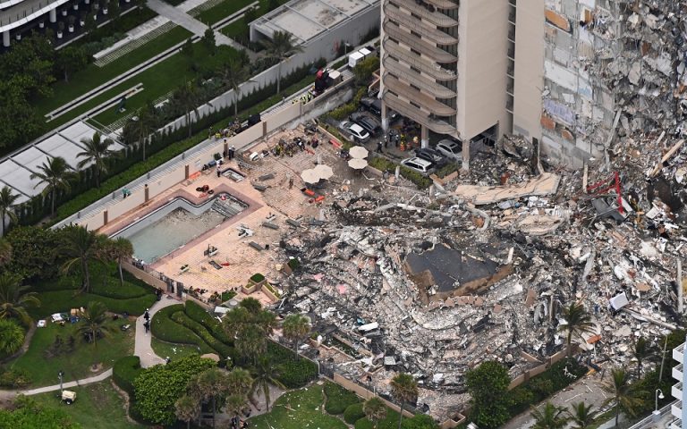 Κατάρρευση κτιρίου στο Μαϊάμι: Αγωνιώδεις έρευνες για τους 99 αγνοούμενους (φωτογραφίες)