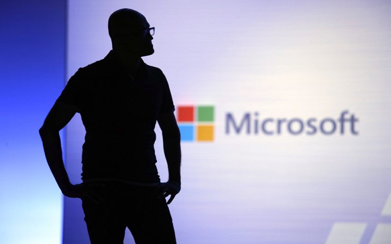 Microsoft: Απολύει 10.000 εργαζομένους