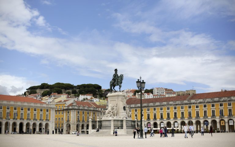 Πορτογαλία: «Όχι» σε νέες αυξήσεις μισθών στους δημόσιους υπαλλήλους