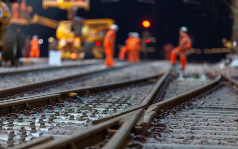 Ποια νέα σιδηροδρομικά έργα €3,45 δισ. ρίχνει στην αγορά το Υποδομών