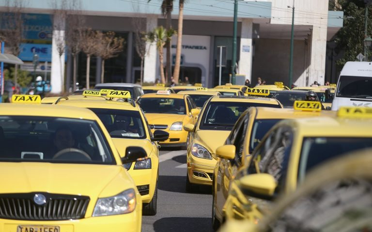 Πορεία ιδιοκτητών ταξί προς το υπ. Μεταφορών – Τα αιτήματα