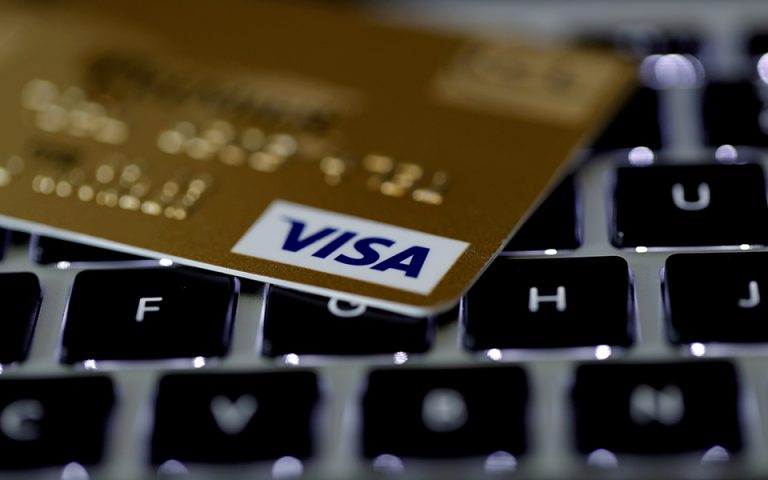 Visa: Κάλεσμα για πρότυπο πληρωμών στους σταθμούς φόρτισης ηλεκτρικών οχημάτων