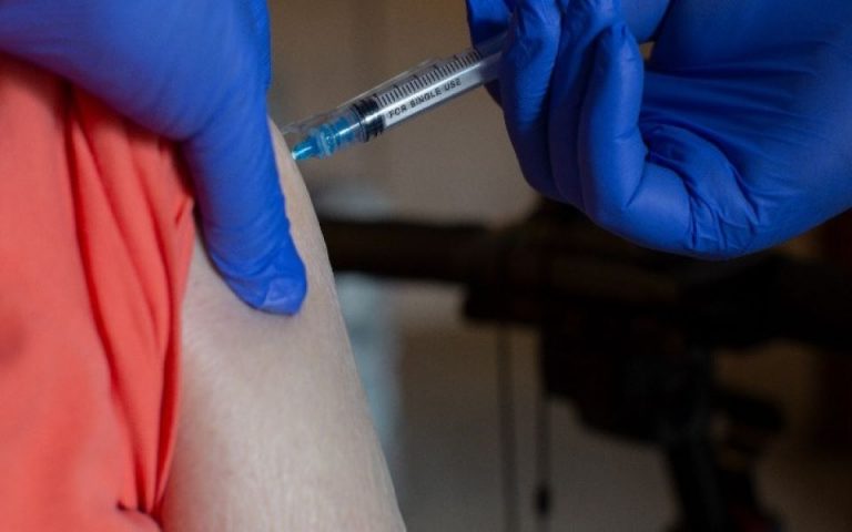 Γαλλία: Αρχίζουν οι εμβολιασμοί εφήβων 12 έως 18 ετών από 15 Ιουνίου