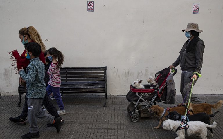 Χιλή: Νέο lockdown παρότι το 75% έχει λάβει τουλάχιστον μία δόση