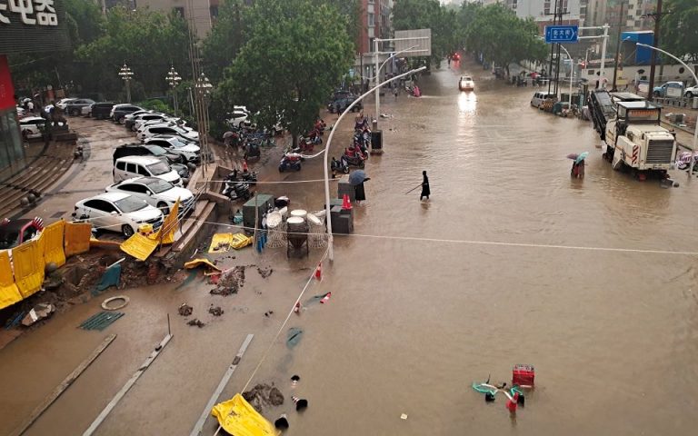 Φονικές πλημμύρες και στην Κίνα: Τουλάχιστον 12 νεκροί
