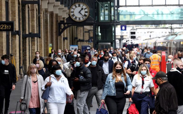 Μελέτη: Πόσο βοηθά η μάσκα στην καταπολέμηση της πανδημίας