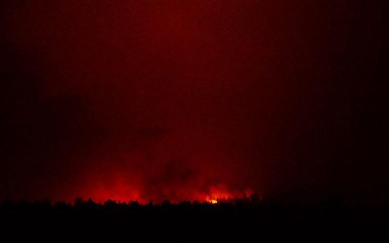 Oρεγκον ΗΠΑ: Τεράστια πυρκαγιά απειλεί 2.000 σπίτια
