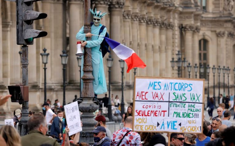 Το ΕΔΑΔ απέρριψε προσφυγή Γάλλων πυροσβεστών κατά του υποχρεωτικού εμβολιασμού