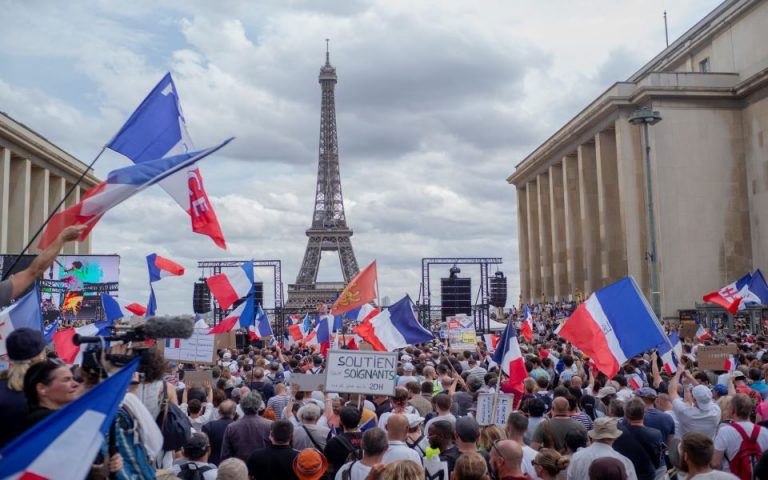 Παρίσι: Επεισόδια σε διαδηλώσεις κατά των εμβολιασμών