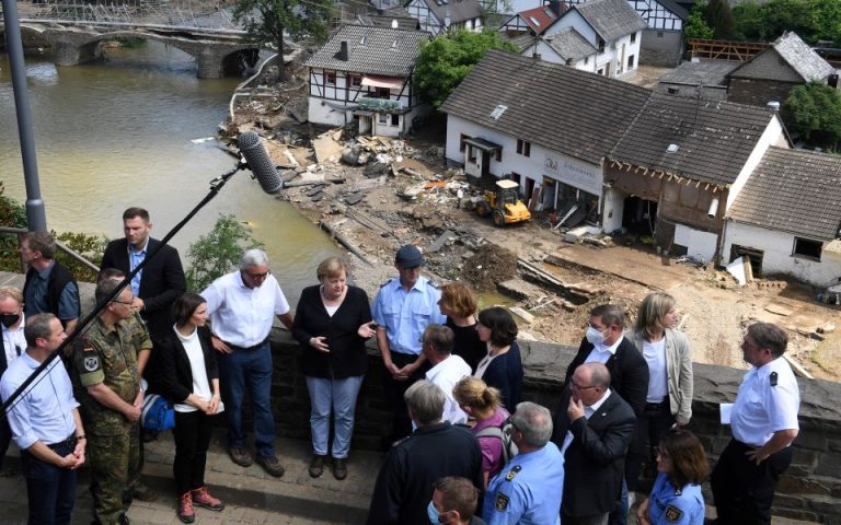 Πλημμύρες στη Γερμανία: Ταχεία οικονομική βοήθεια στις πληγείσες περιοχές υποσχέθηκε η Μέρκελ
