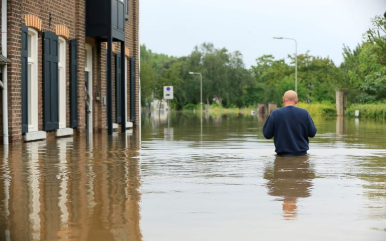 Πλημμύρες: Σε υψηλή επιφυλακή οι αρχές στην Ολλανδία