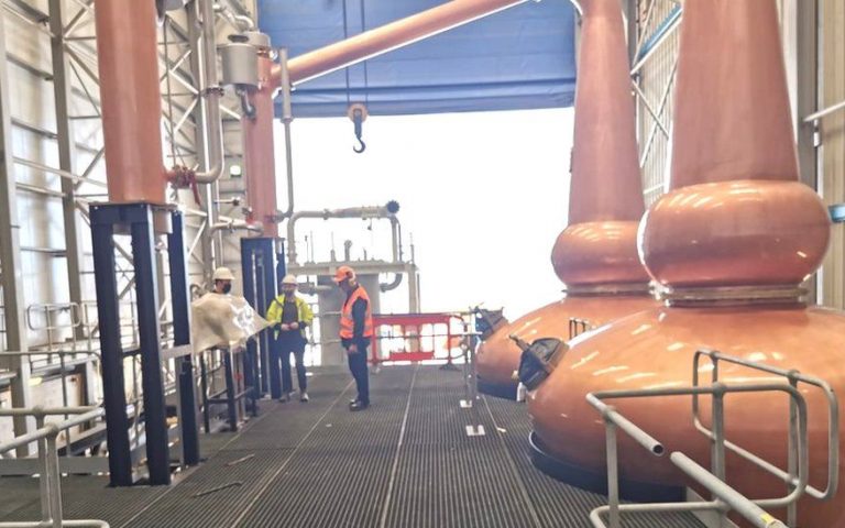 Από την Σκωτία στην Κίνα: Μεταφέροντας ένα εργοστάσιο παραγωγής ουίσκι βάρους 35 τόνων