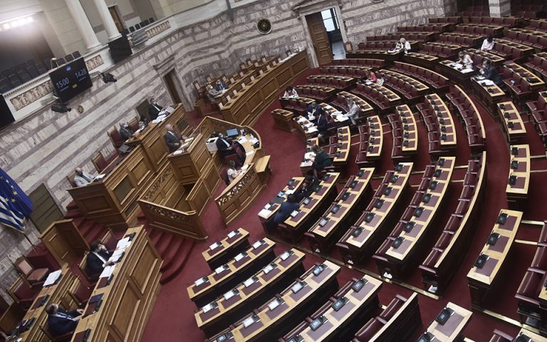 Βουλή: Yπερψηφίστηκε το νομοσχέδιο για την ασφαλιστική μεταρρύθμιση 