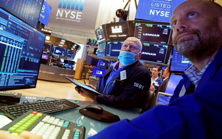 Wall Street: Η Fed «κοκκινίζει» για δεύτερη ημέρα το ταμπλό