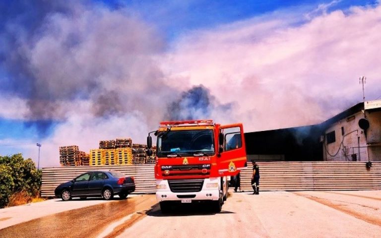 Πυρκαγιά στην Ανάβυσσο – Εκκενώνεται προληπτικά οικισμός