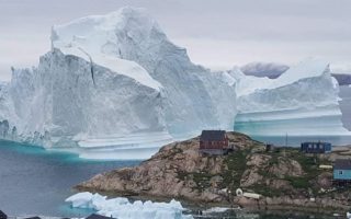 Γροιλανδία: Εχασε τεράστια ποσότητα πάγου σε μία ημέρα – η γ’ μεγαλύτερη από το 1950