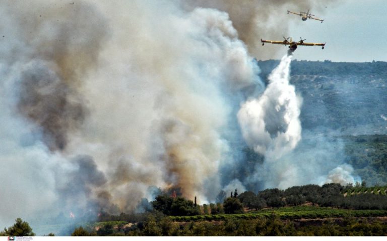 Πυρκαγιές: Επείγουσα εκκένωνση του οικισμού Ρυτού Κορινθίας