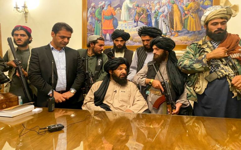 Γενική αμνηστία στους κρατικούς λειτουργούς ανακοίνωσαν οι Ταλιμπάν