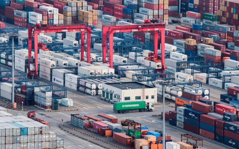 Κίνα: Νέα μείωση στις εξαγωγές – Μικρότερη των προβλέψεων
