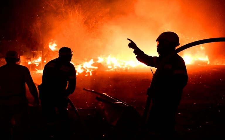 Φωτιά στη Μεσσηνία: Μήνυμα του 112 για εκκένωση οικισμών