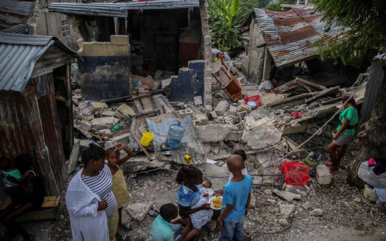 Αϊτή: 1.297 νεκροί, 5.700 τραυματίες από τον σεισμό των 7,2 ρίχτερ