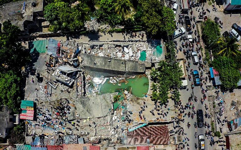 Μετράει τις πληγές της η Αϊτή: Πάνω από 2.200 οι νεκροί από τον σεισμό